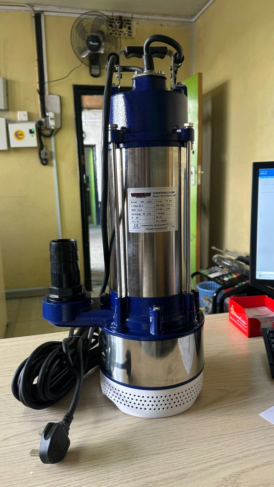 GoLong Italy 78Mtrs 3HP Electric Submersible Water Pump